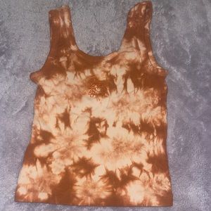 women’s tie-dye crop top